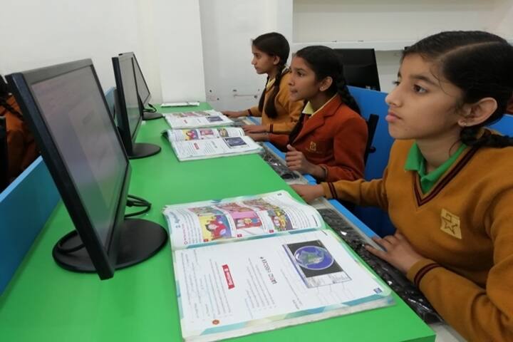 Shemford Futuristic School-Computer Lab
