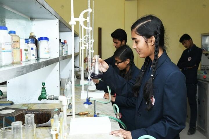 Shemushi Vidyapeeth-Chemistry Lab