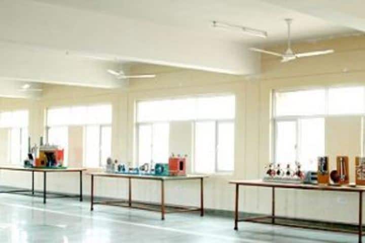 Shri Girraj Maharaj Global Public School-Chemistry Lab