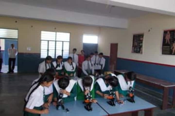 Shri Omar Vaish Vidyapeeth Manbodhan Prasad Public School-Biology Lab