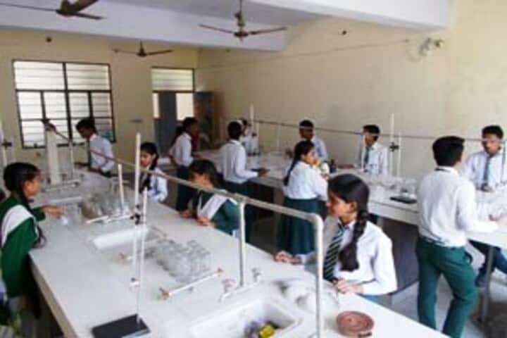 Shri Omar Vaish Vidyapeeth Manbodhan Prasad Public School-Chemistry Lab