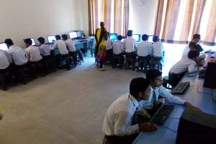 Shri Omar Vaish Vidyapeeth Manbodhan Prasad Public School-Computer Lab