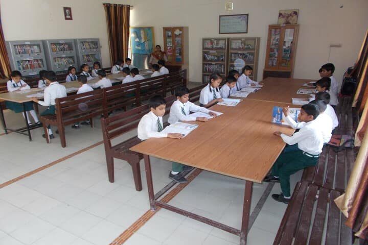 Shri Omar Vaish Vidyapeeth Manbodhan Prasad Public School-Library