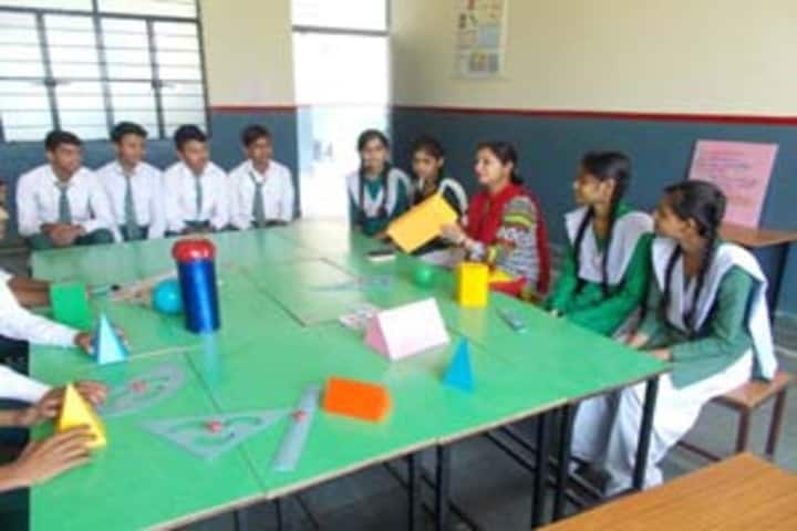 Shri Omar Vaish Vidyapeeth Manbodhan Prasad Public School-Maths Lab