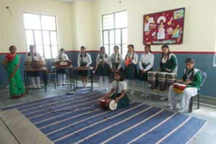 Shri Omar Vaish Vidyapeeth Manbodhan Prasad Public School-Music Room