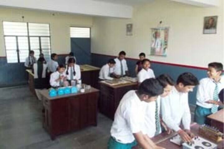 Shri Omar Vaish Vidyapeeth Manbodhan Prasad Public School-Physics Lab