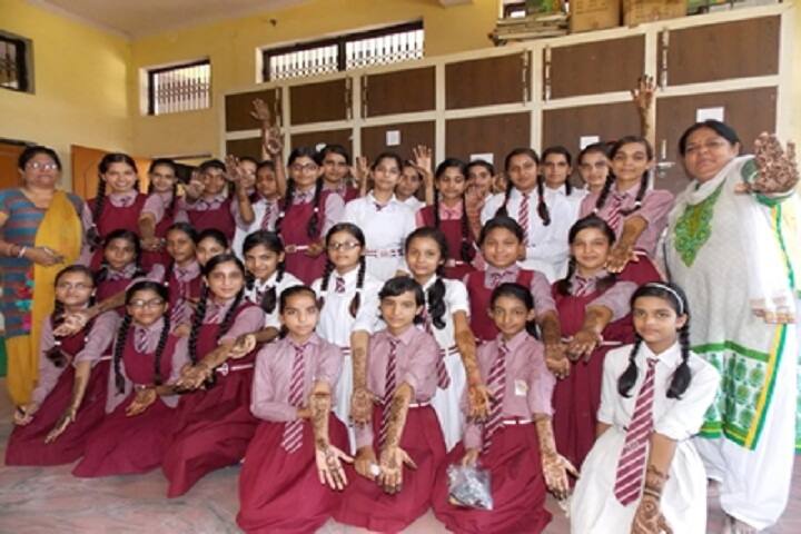 Shri Sai Public School-Mehandi Competition