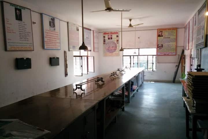 Shri Shanker Mumukshu Vidyapeeth-Physics Lab