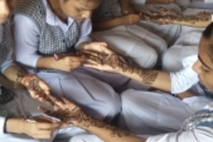 Shri Swami Bachchoo Baba Saraswati Vidya Mandir-Mehandi Competition