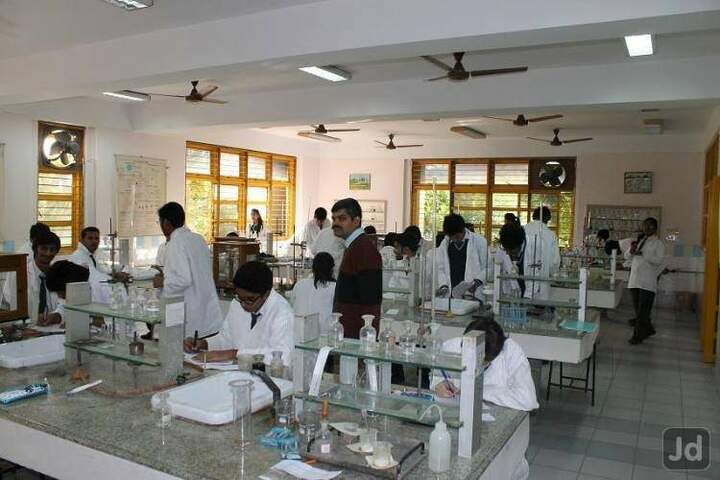 Shringi Rishi Vidyapeeth Public School-Chemistry Lab