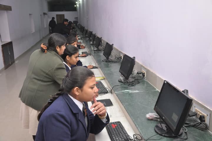S J S Public School-Computer Lab
