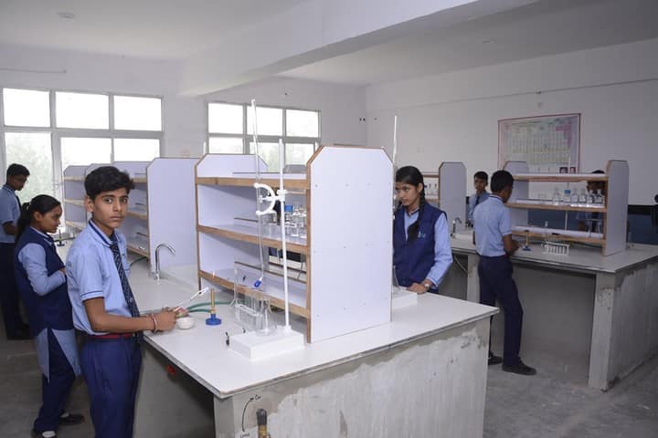 Smart Indian Model School-Chemistry Lab