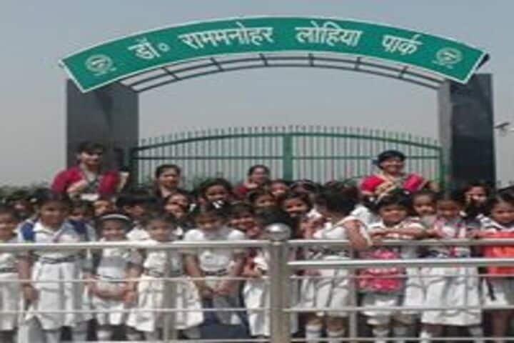 Smt Brahma Devi Saraswati Balika Vidya Mandir-Pinic