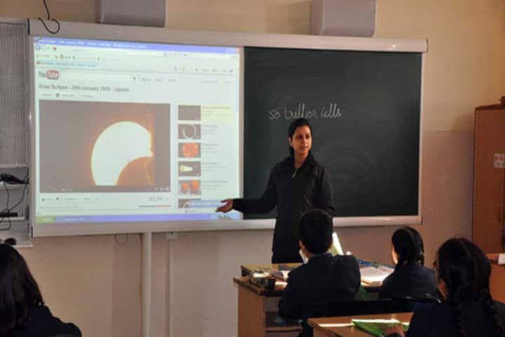 Smt Dhrauapadi Devi Tripathi Kanya-Classroom