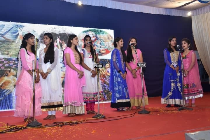 Smt Dhrauapadi Devi Tripathi Kanya-Singing