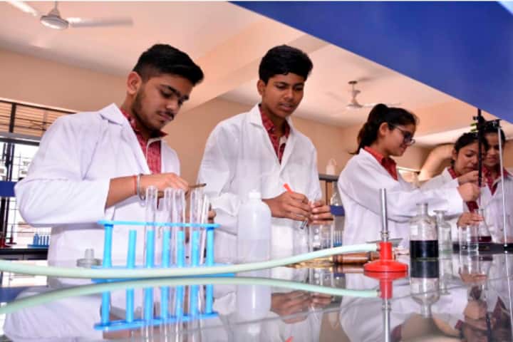 Somerville International School- Chemistry Lab