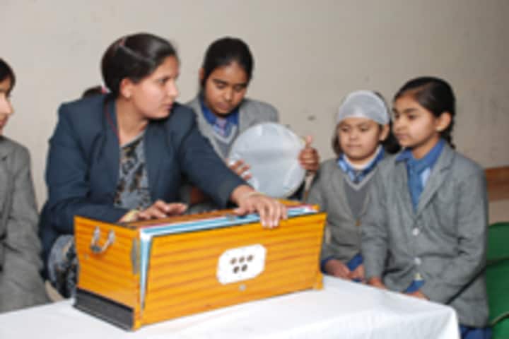Spring Dales Public School-Music Class