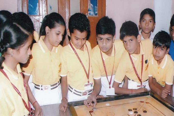Srimati Dhanraji Devi Shri Bhuleshwar Singh Inter College-Carroms