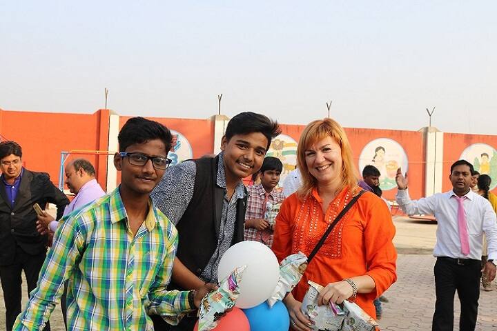 St Thomas International School-Photo with guest