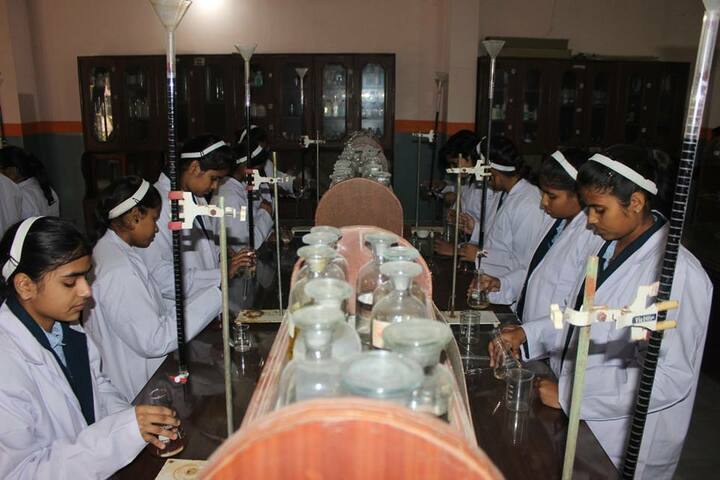 Suditi Global Academy-Chemistry Lab