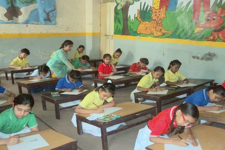 Sushila Model School-Art craft room