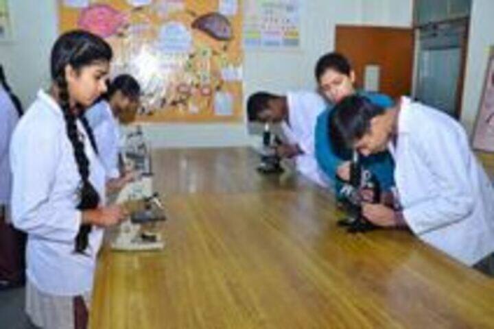 Swarup Foundation Dav Public School-Biology Lab