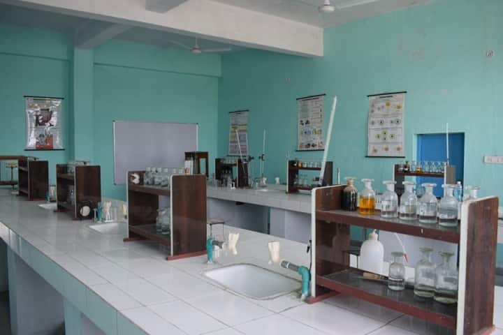 The Ganges World School-Chemistry lab