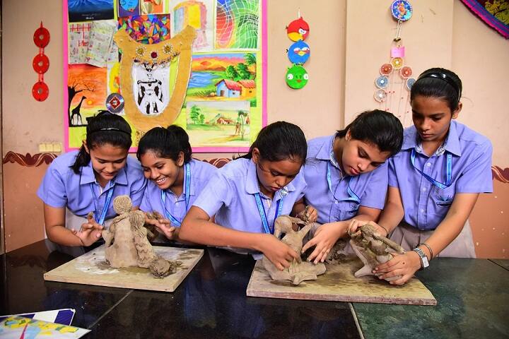 The Khaitan School-Visual art