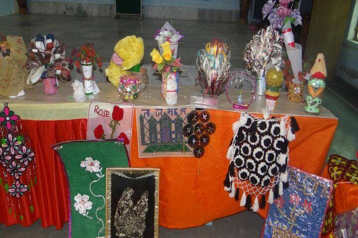 Tiny Tots English Medium School-Craft Exhibition