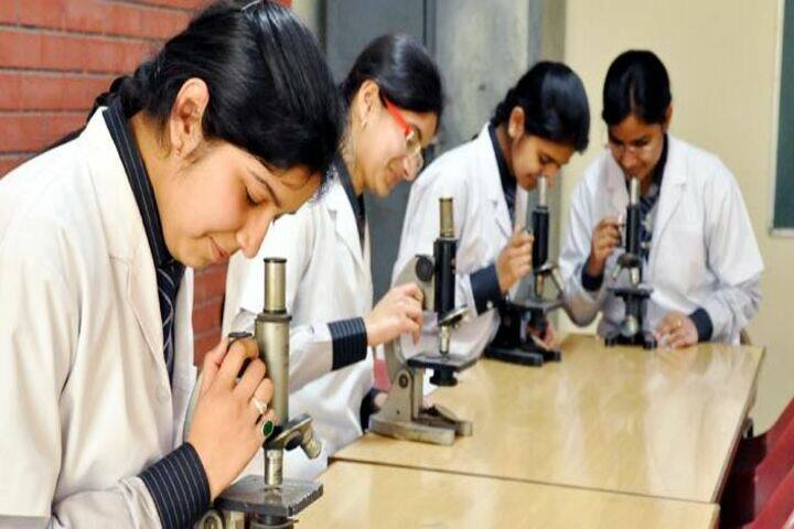 Translam Academy International-Science lab