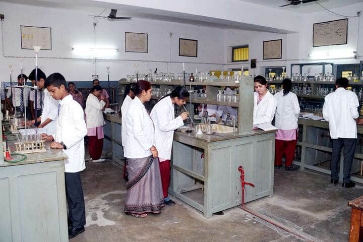 Tulsiram Maheshwari Public School-Chemistry Lab