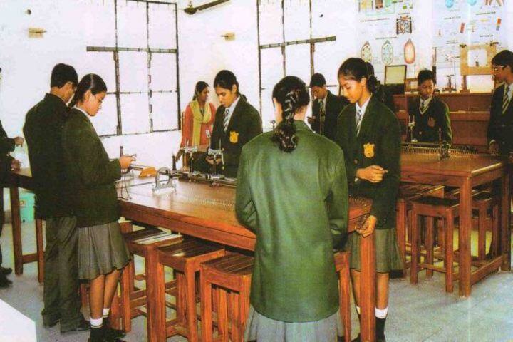 Uttarakhand Public School-Physics Lab