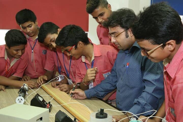 Vanasthali Public School-Physics Lab