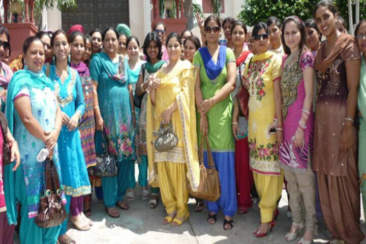 Guru Nanak Khalsa Senior Secondary School-Group Photo