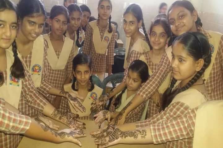 Anand Swaroop Arya Sarawasti Vidya Mandir-Mehandi Competition
