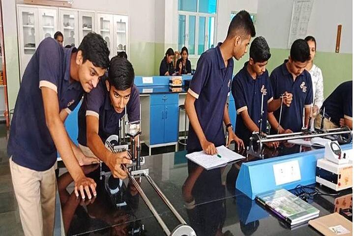 BrijMohan Lall Munjal Green Medows School-Physics Lab