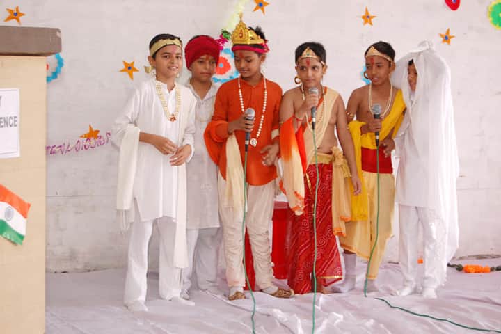 Charat Niketan Vishwa Bharti Public School-Festival Celebration