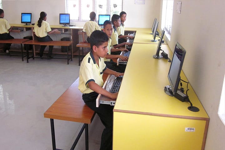 Defence Public School-Computer Labs