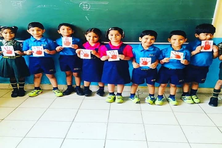 Doon Globel School-Handprints