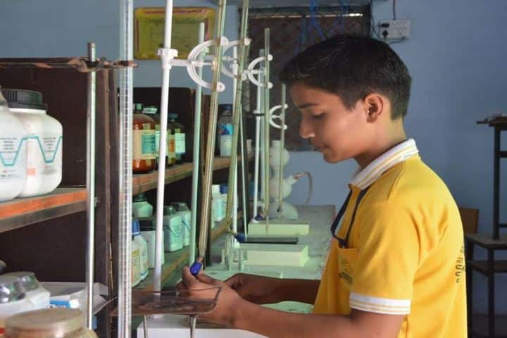 Doon Modern Academy-Chemistry Lab