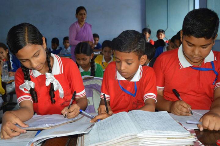 Doon Modern Academy-Chemistry Lab class
