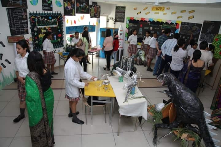 Ecole Globale Girls International School-Academic Exhibition