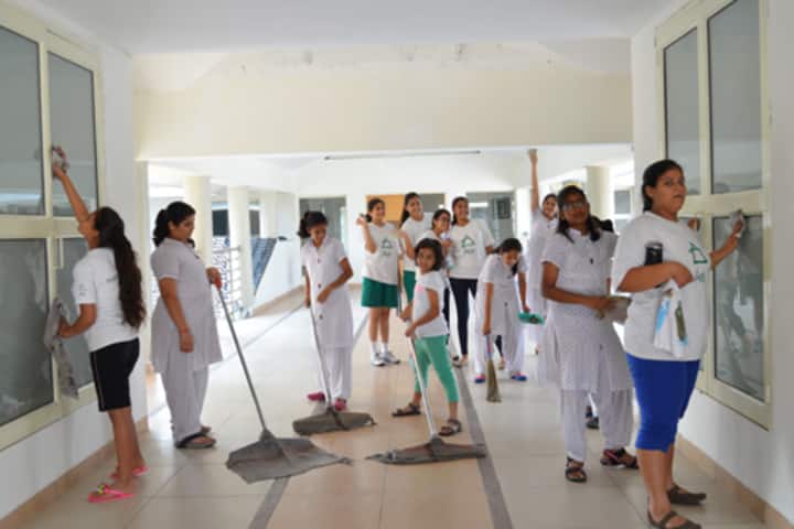 Ecole Globale Girls International School-Clean India Campaign