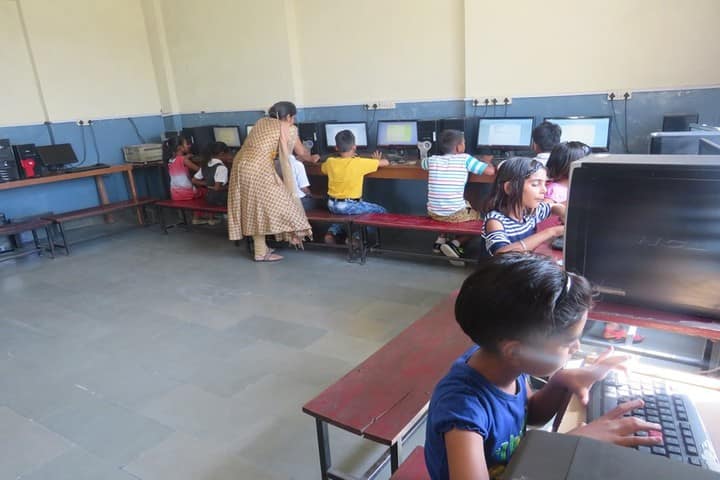 H R Public School-IT Lab