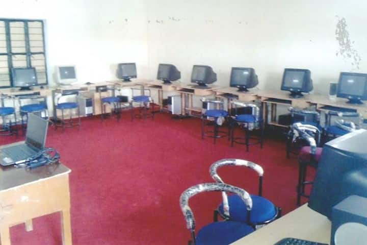 Himgiri Advance Studies And Sports School-IT Lab