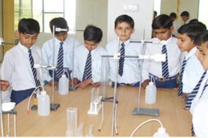 Mohinder Singh Memial Public School-Chemistry Lab