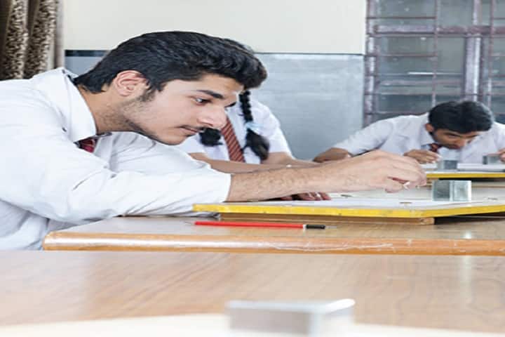 Montfort School-Physics Lab