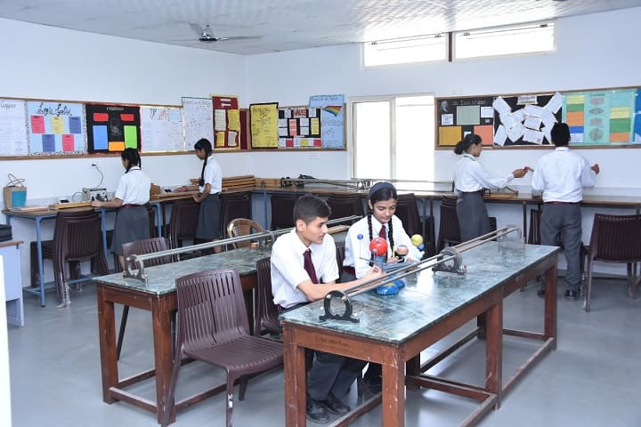 Naini Valley School-Physics Lab