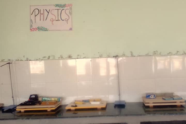 Police Modern School-Physics Lab