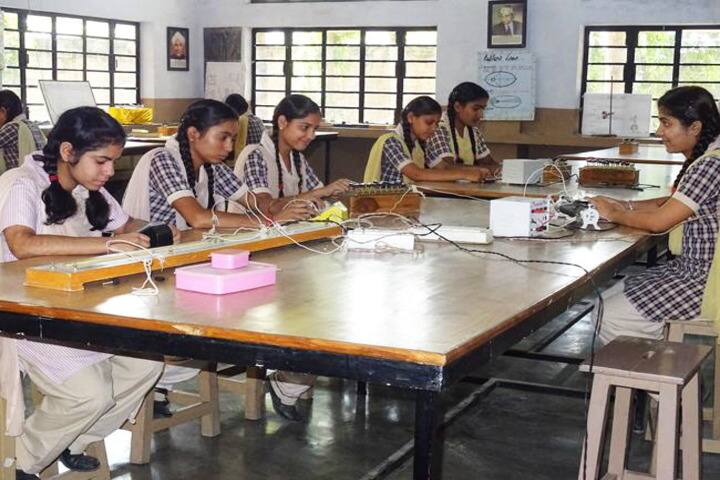 Riverdale International School-Lab